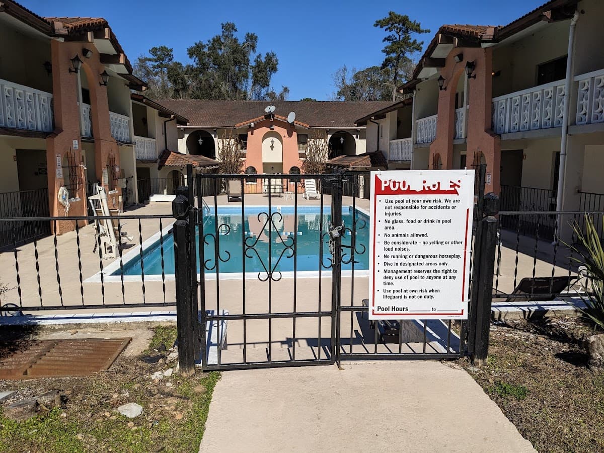 La Casa Inn and Suites
