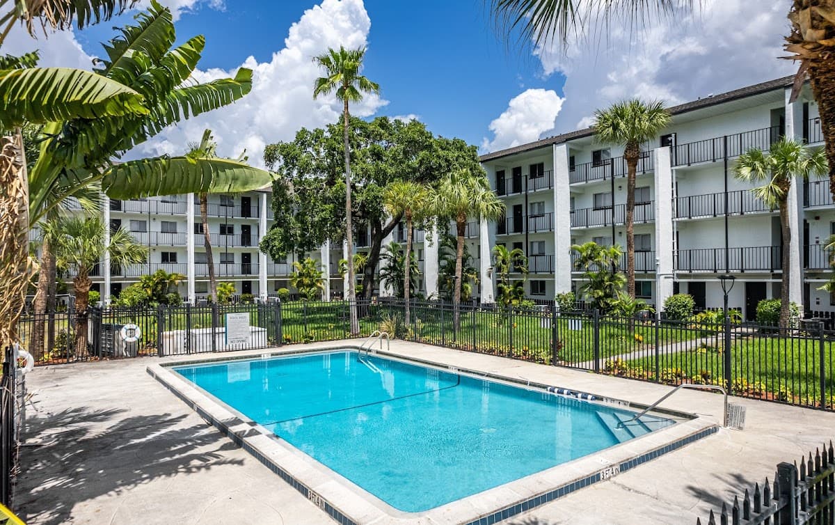 The Meridian at 2825