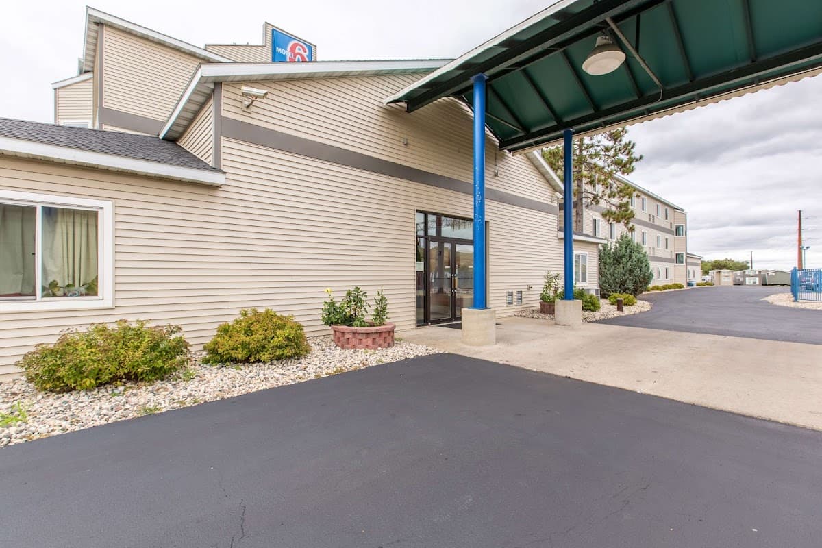 Motel 6 Baraboo, WI - Lake Delton