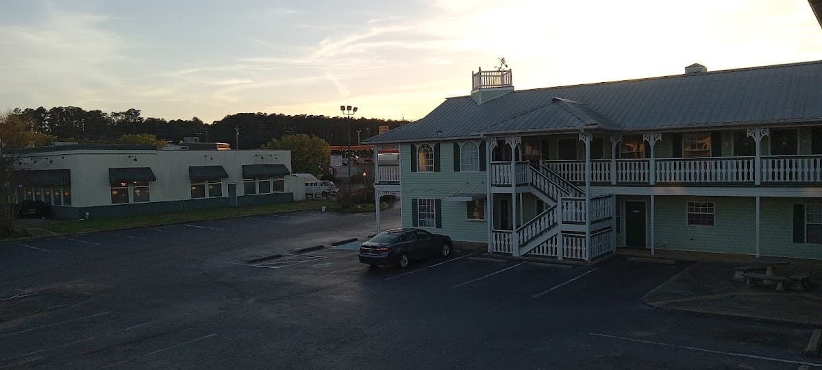 Deluxe Inn & Suites