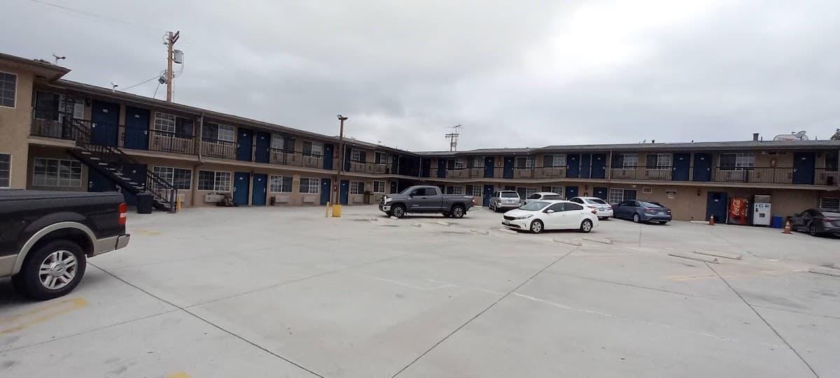 Harbor Inn