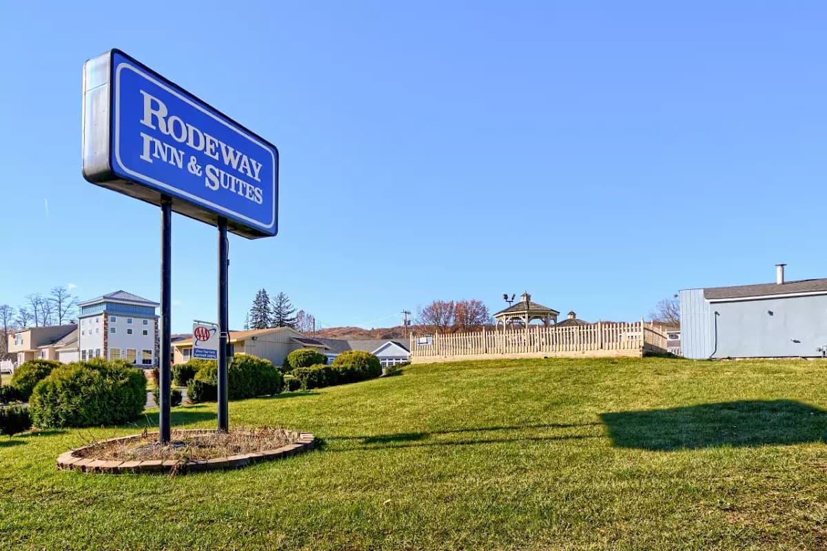 Rodeway Inn & Suites