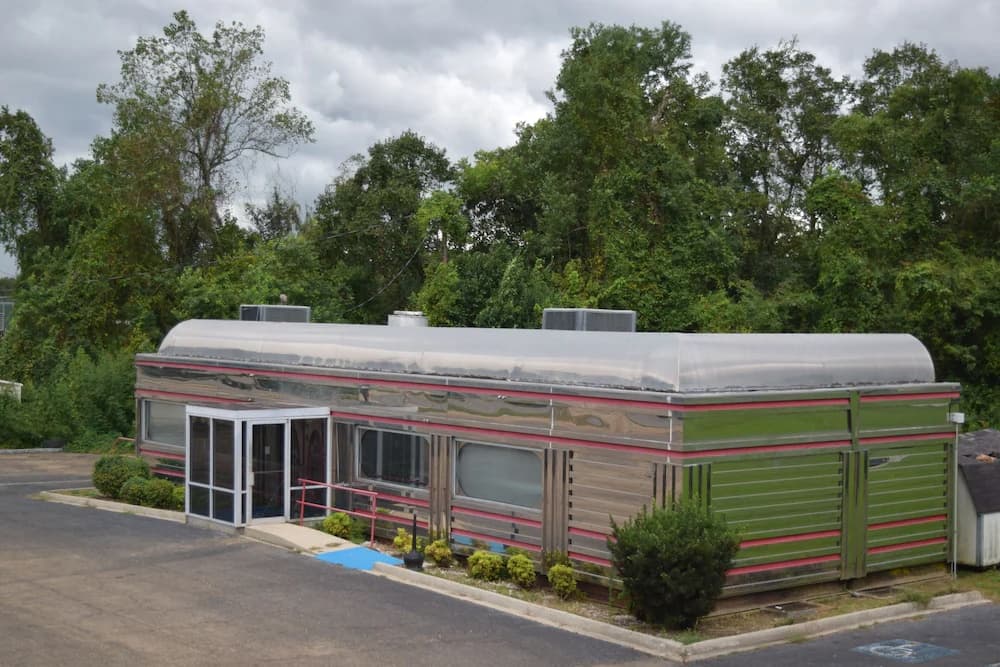 Value Inn of Livonia