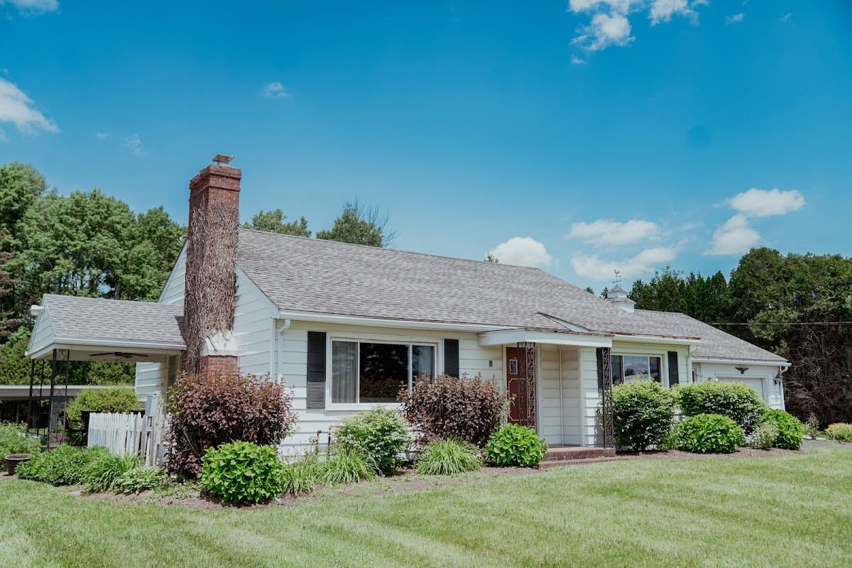 Whispering Winds Motel