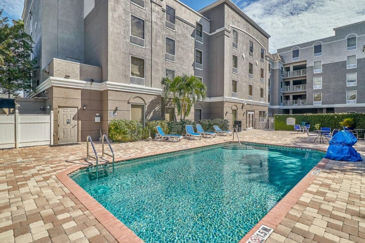 Holiday Inn Express & Suites Clearwater/US 19 N by IHG
