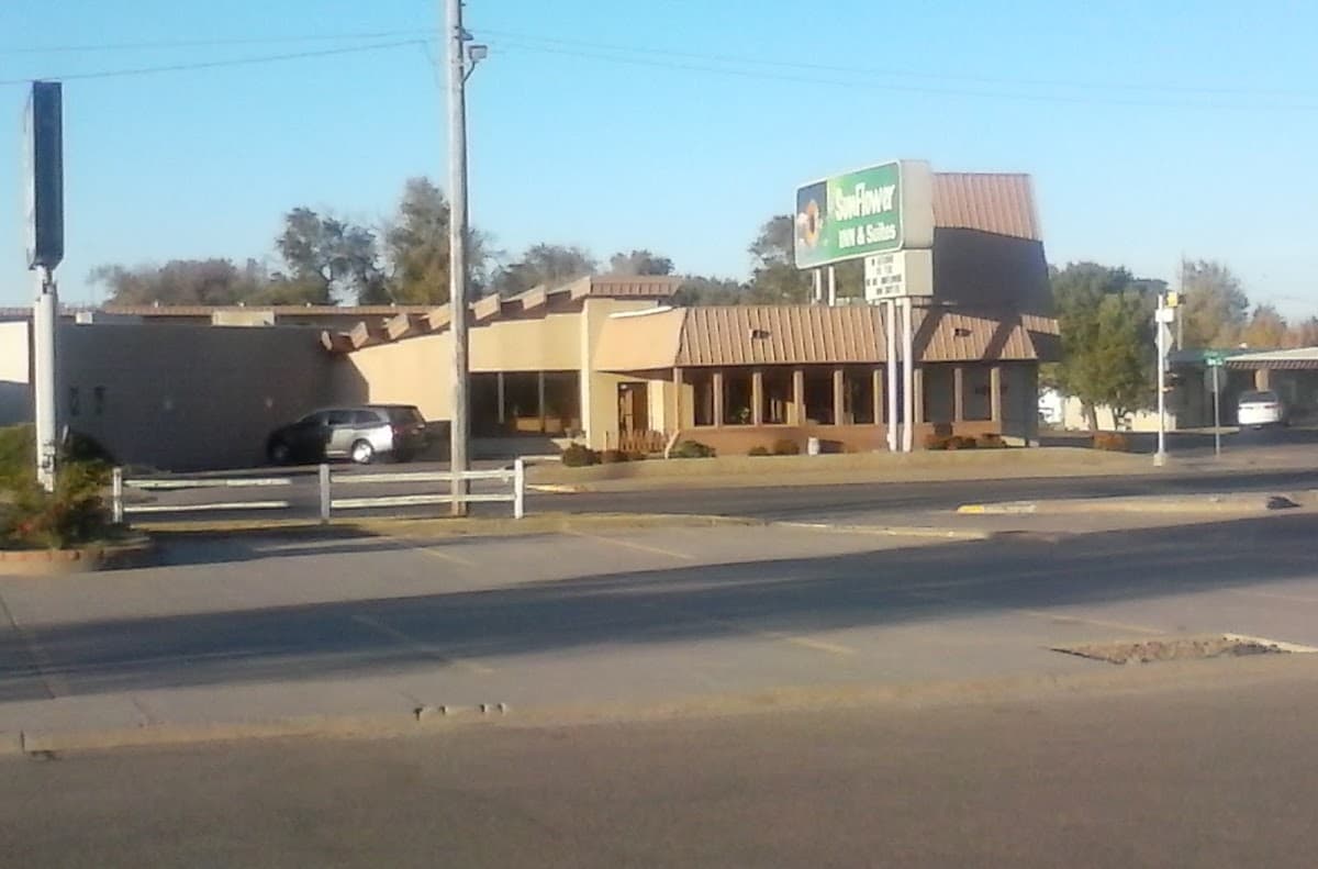 New Sunflower Inn & Suites