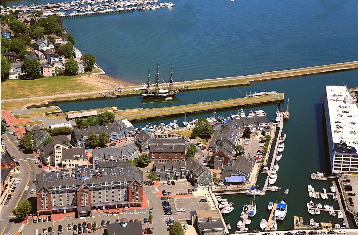 Salem Waterfront Hotel & Suites
