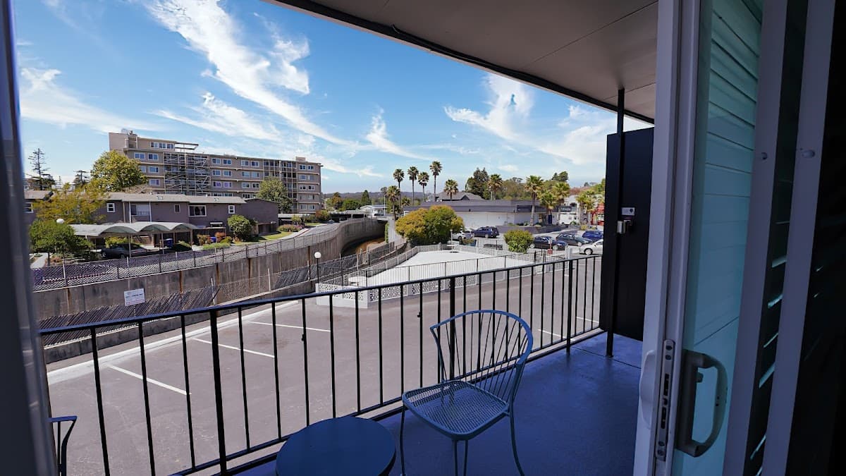 Seaside Inn & Suites