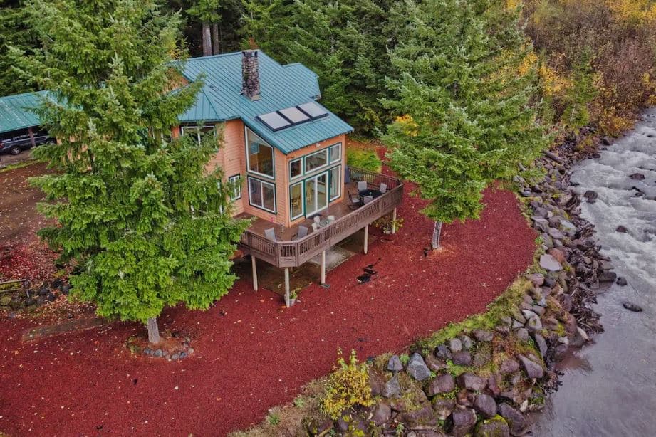Lolo Pass Lodge