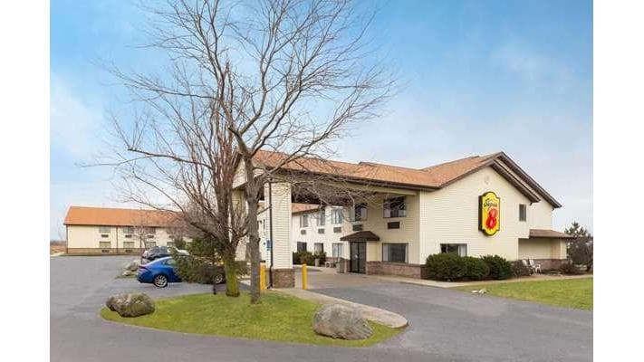Super 8 by Wyndham Hebron Lowell Area