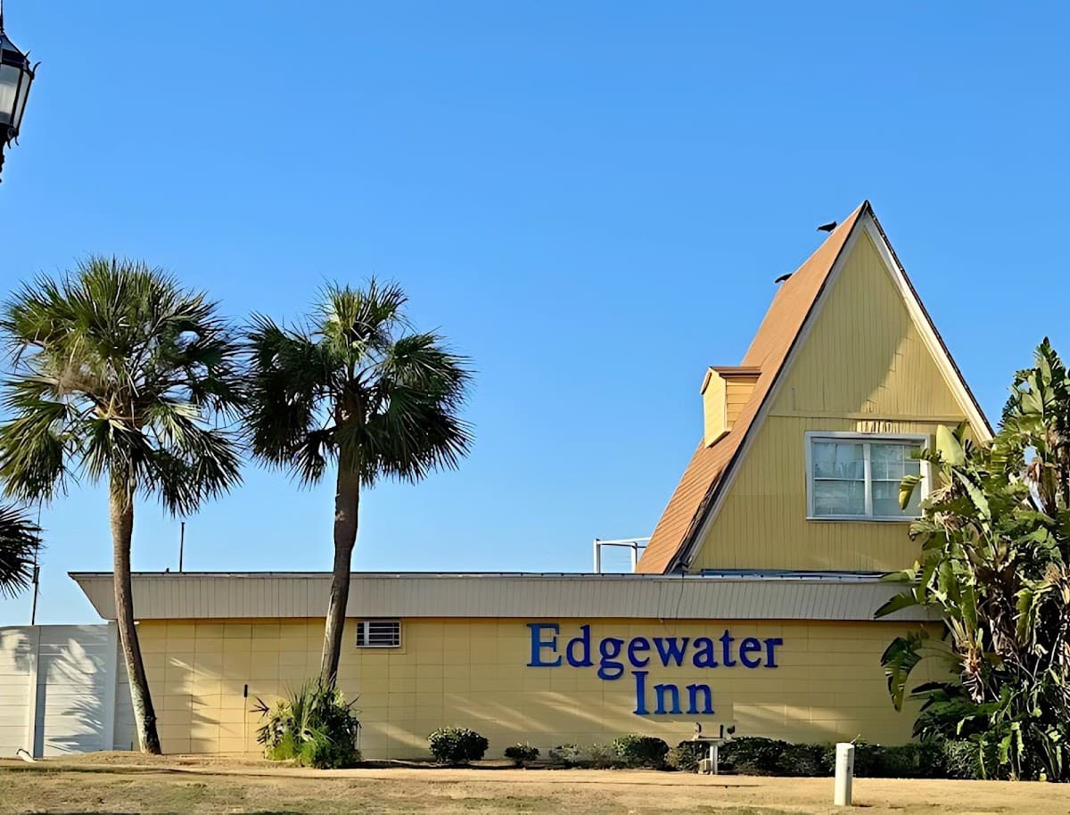 Edgewater Inn