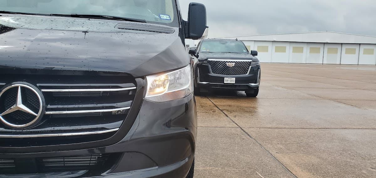 i Houston Limousine & Airport Car Ride services | Executive Chauffeur | Corporate Transportation | Galveston Shuttle Bus