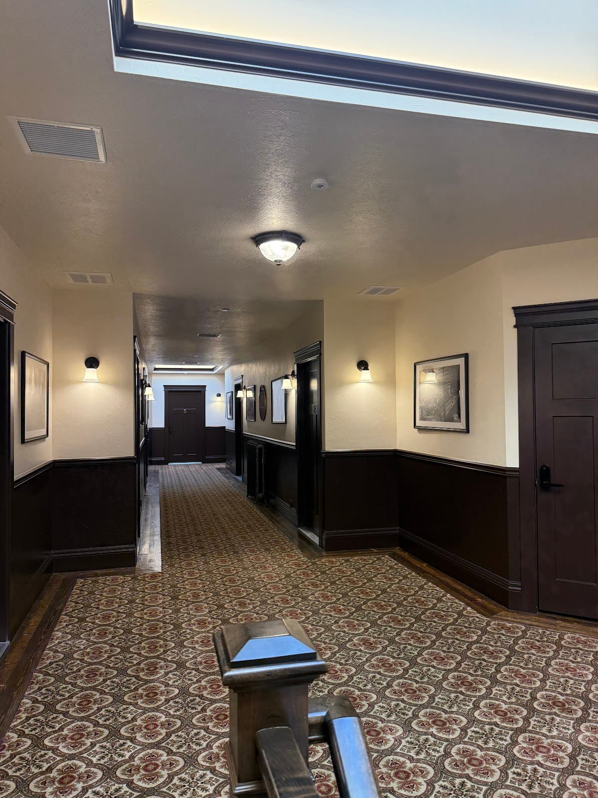 Newhouse Hotel Saloon