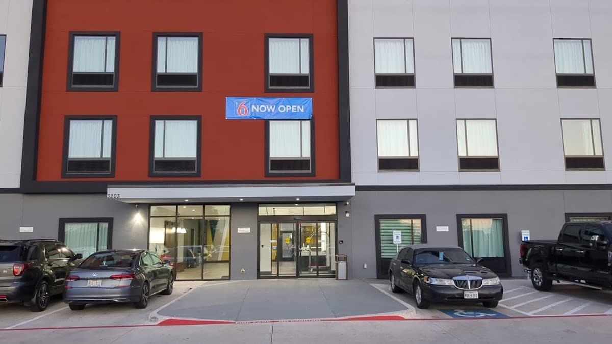 Motel 6 Dallas, TX - Methodist Charlton Medical Ctr.