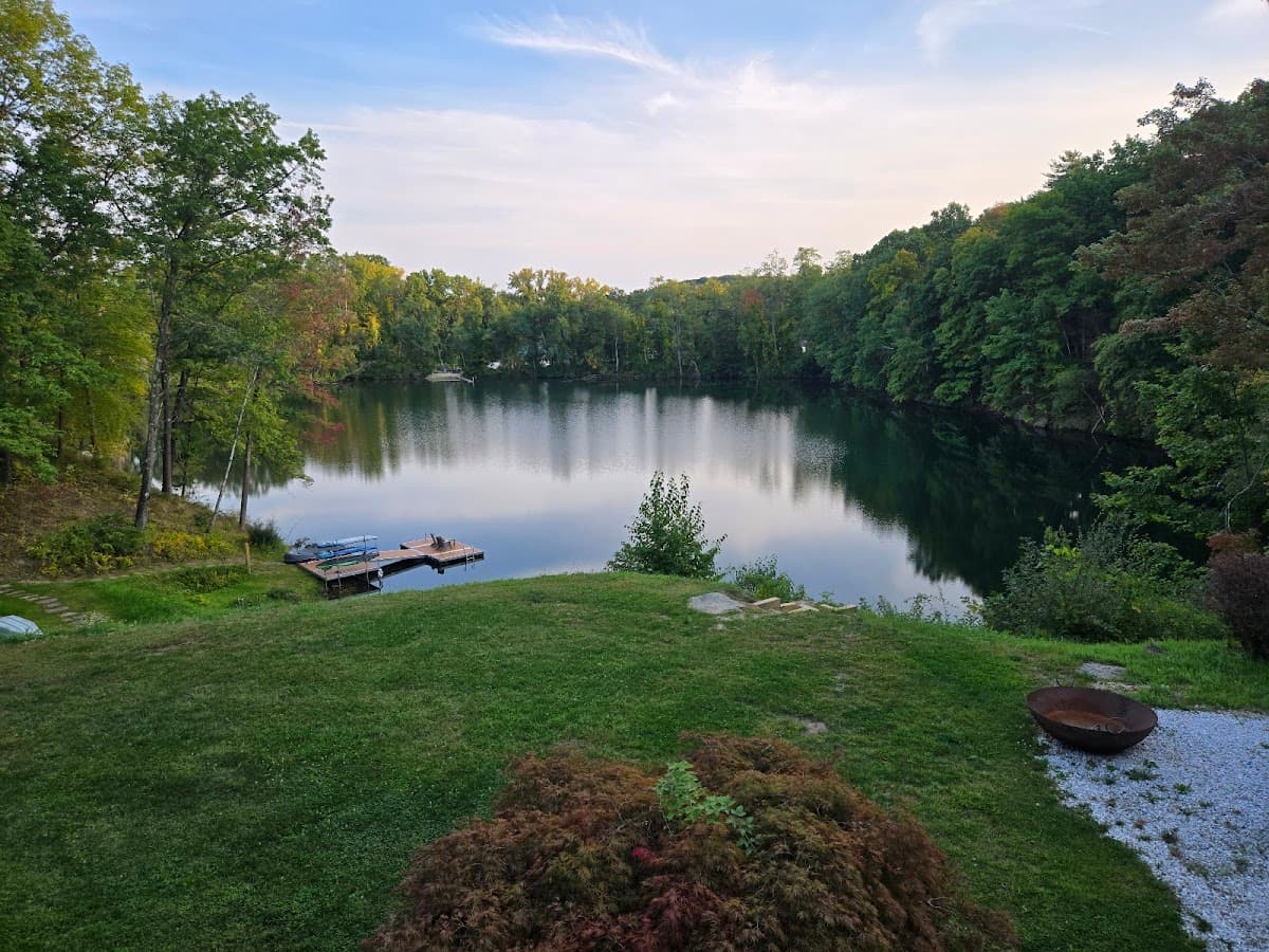 Wander Lakefront Retreat
