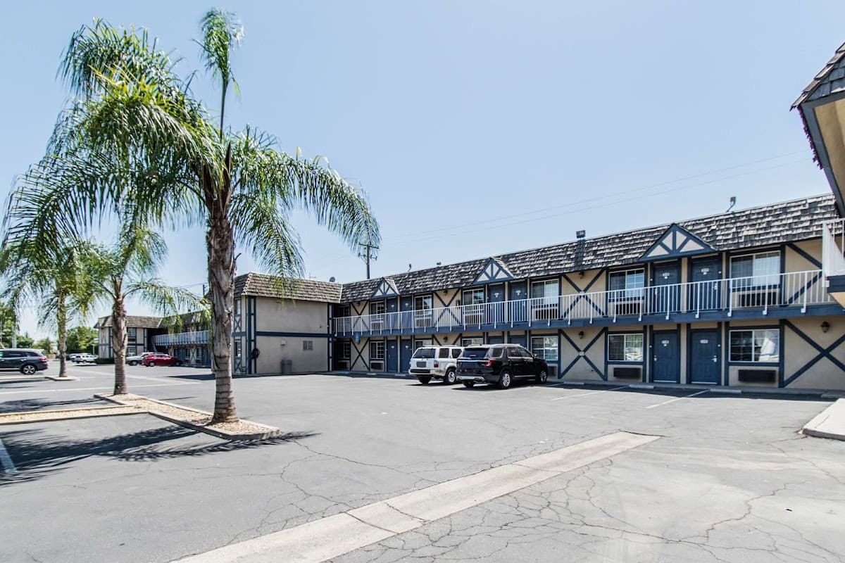 Motel 6 Kingsburg, CA