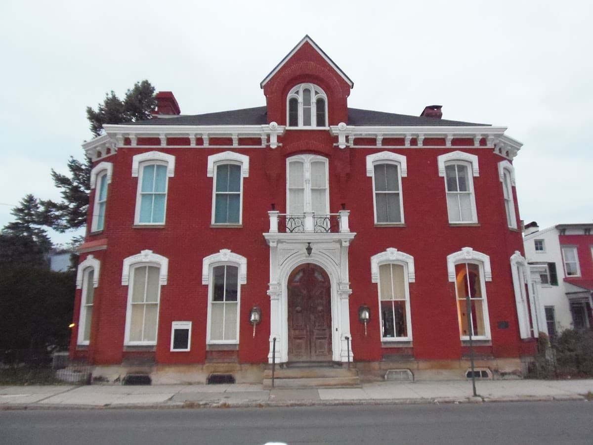 Chestnut-Manor Bed & Breakfast