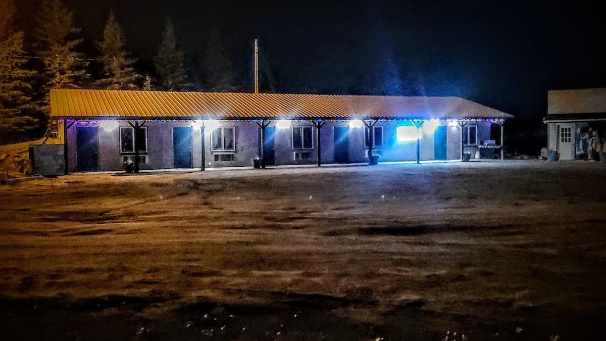Hitching Post Motel
