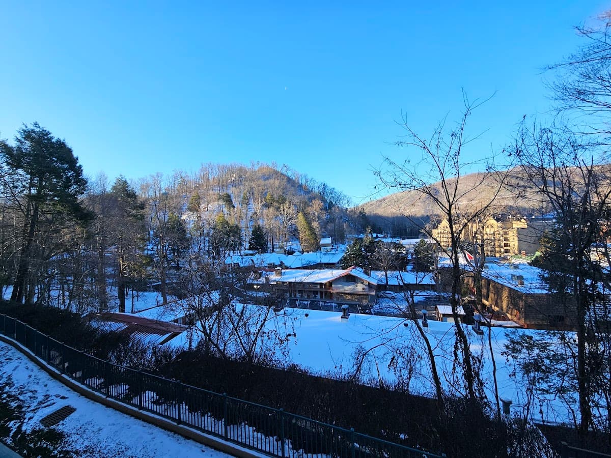 Summit Manor B4032