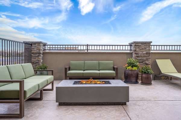 La Quinta Inn & Suites by Wyndham Lincoln