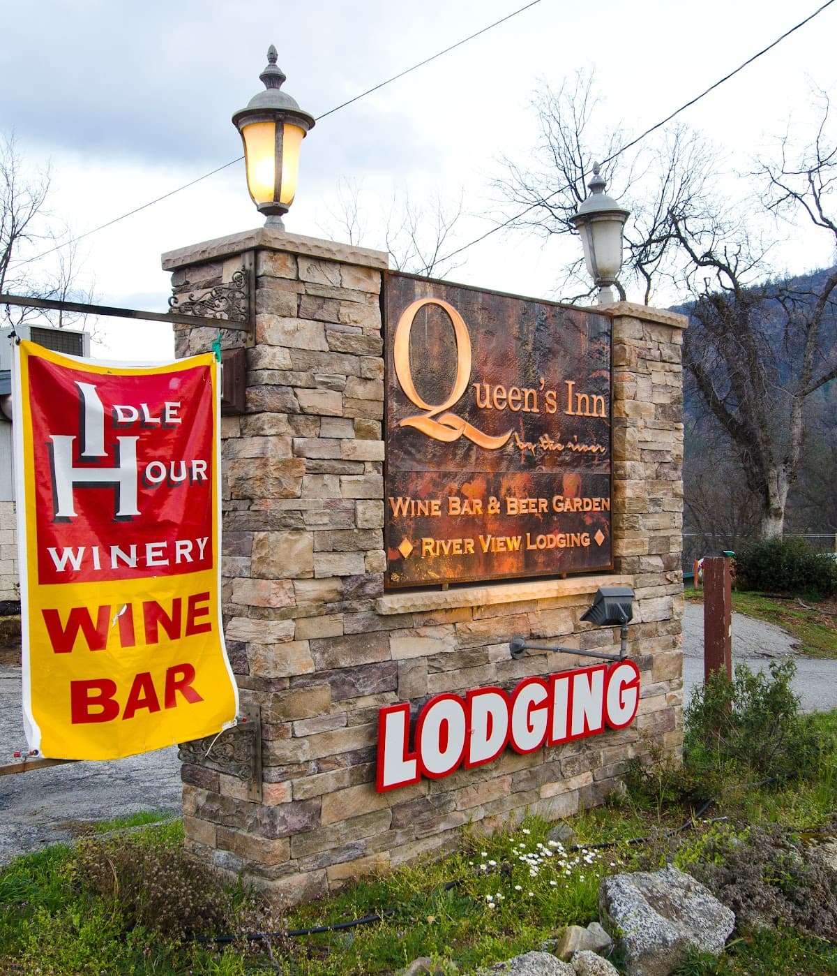 Queens Inn by the River