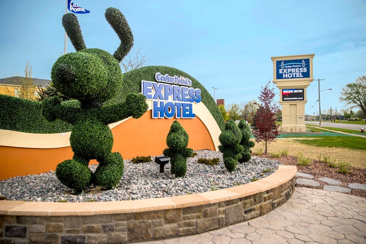 Cedar Point's Express Hotel