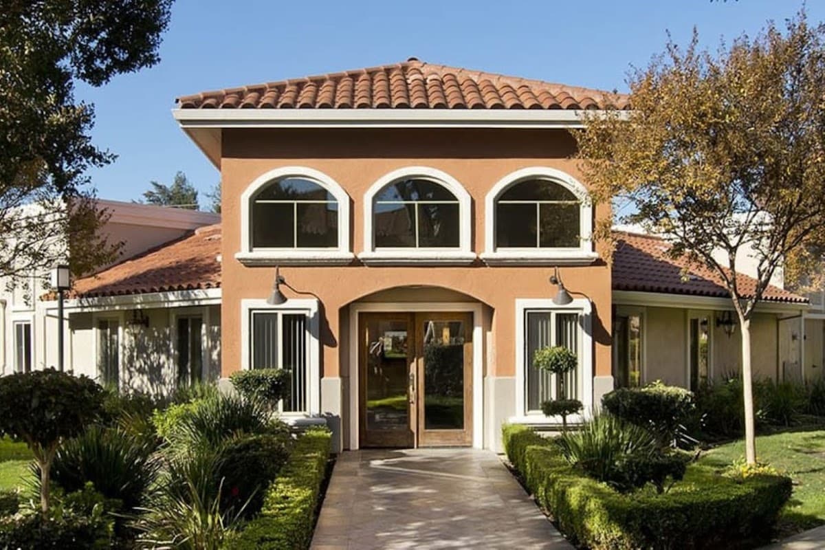 La Valencia Apartment Homes