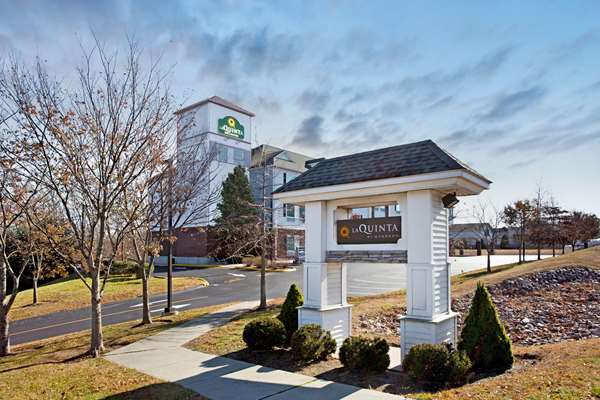 La Quinta Inn & Suites by Wyndham Stonington-Mystic Area