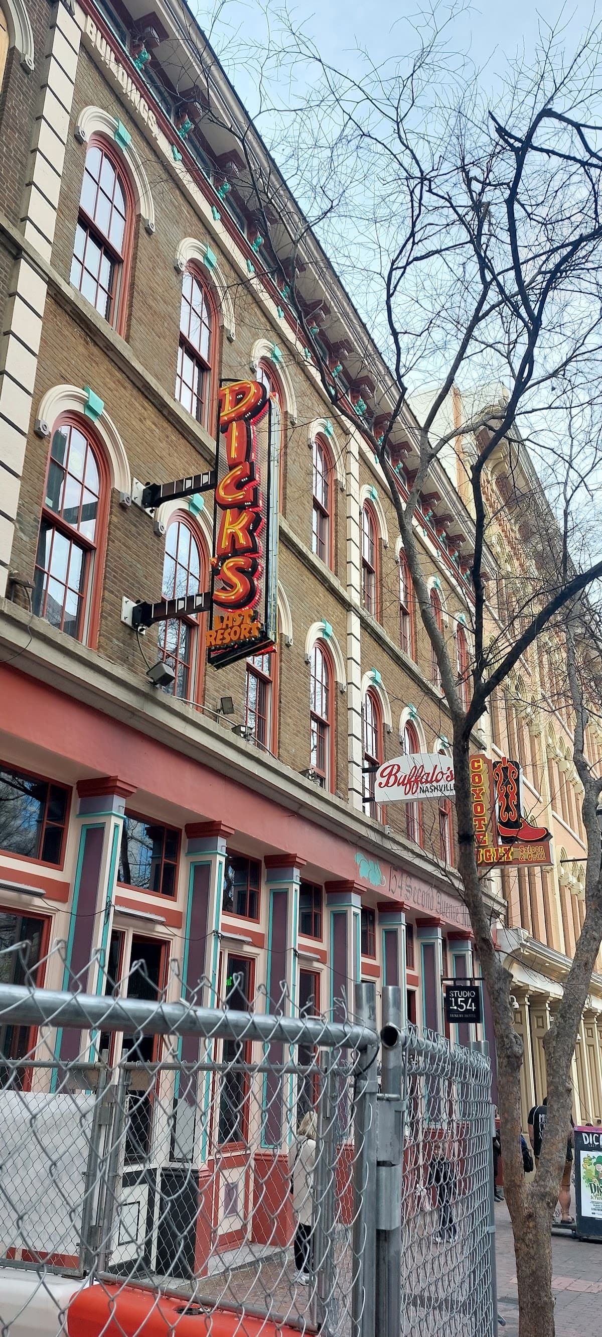 La Hayes Hotel