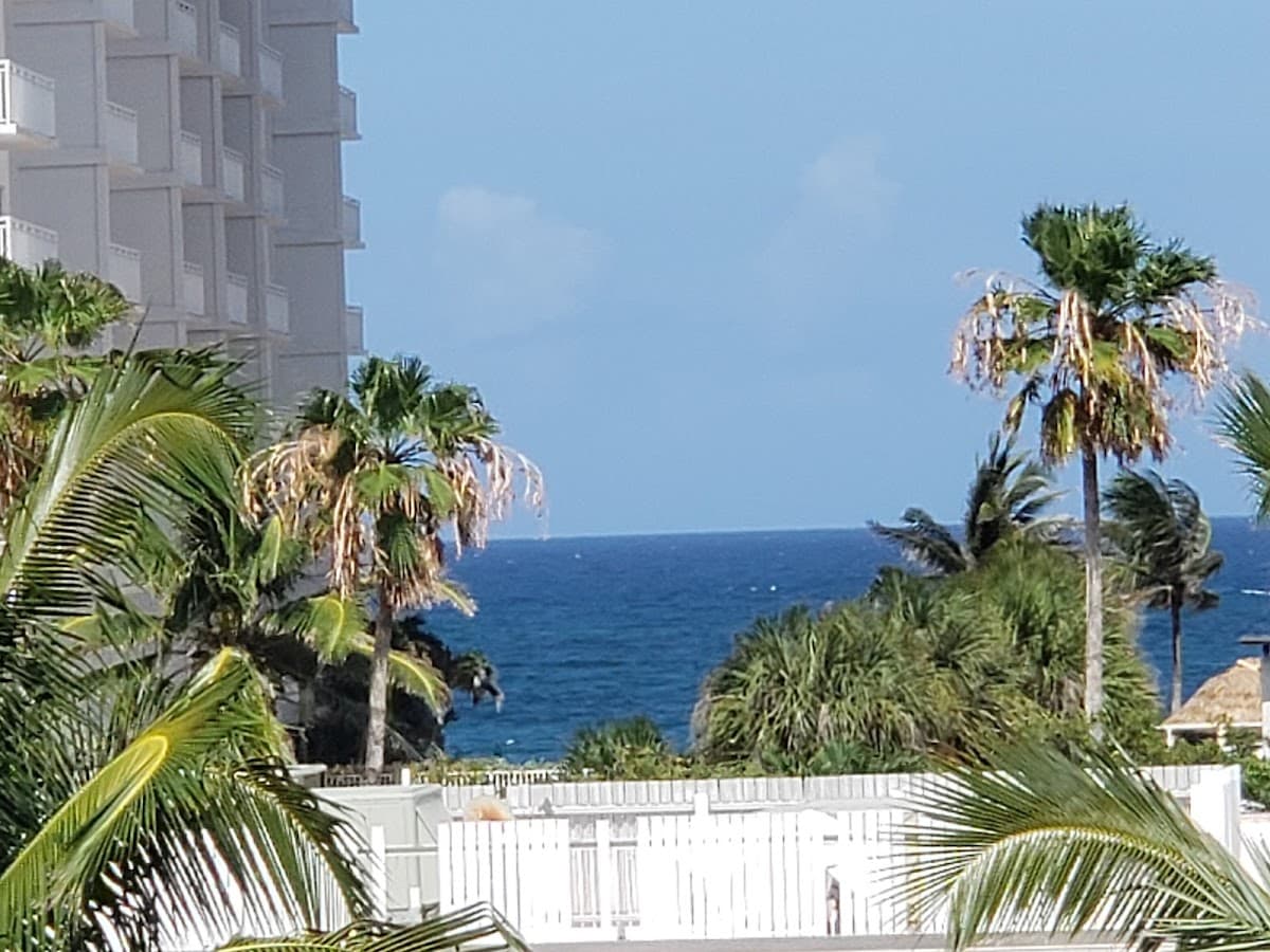 ROYAL BEACH PALACE HOTEL