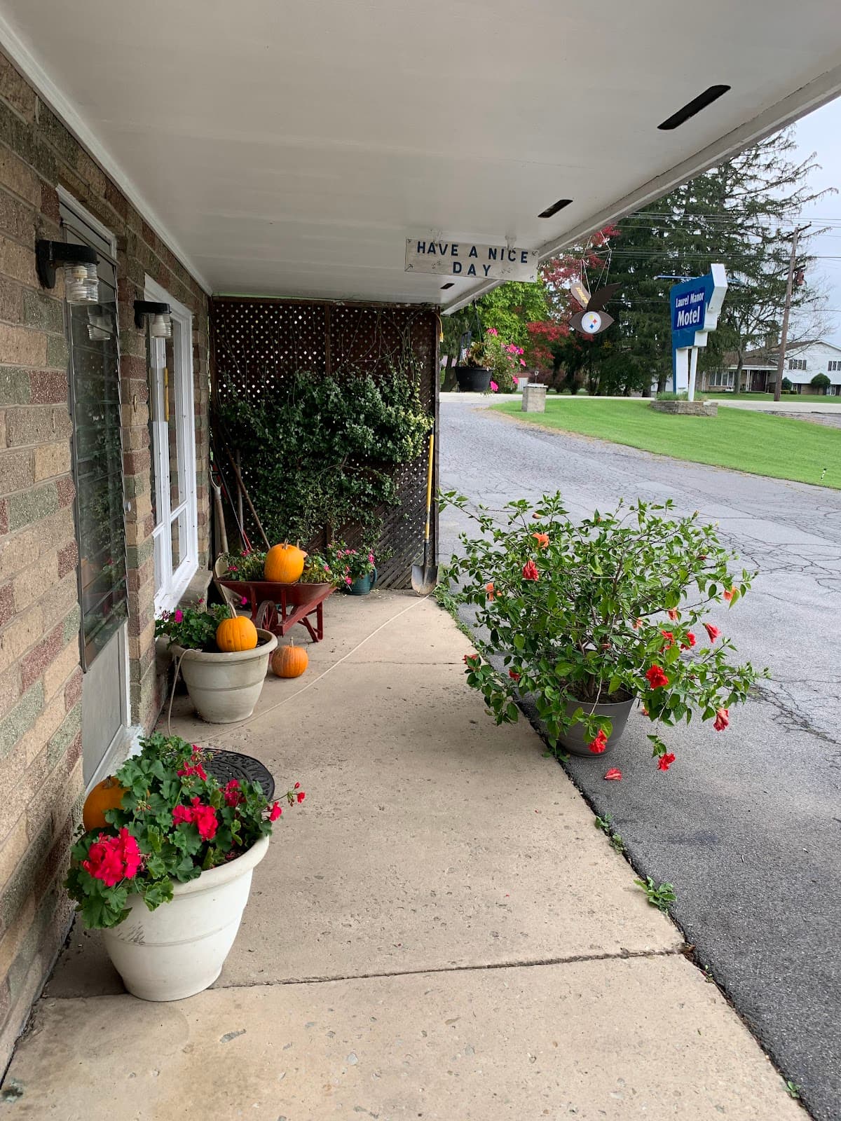 Laurel Manor Motel