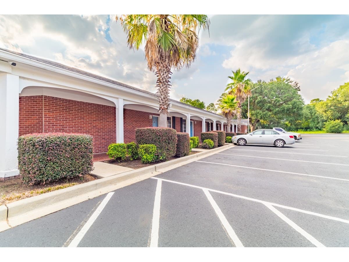 Winton Inn & Suites