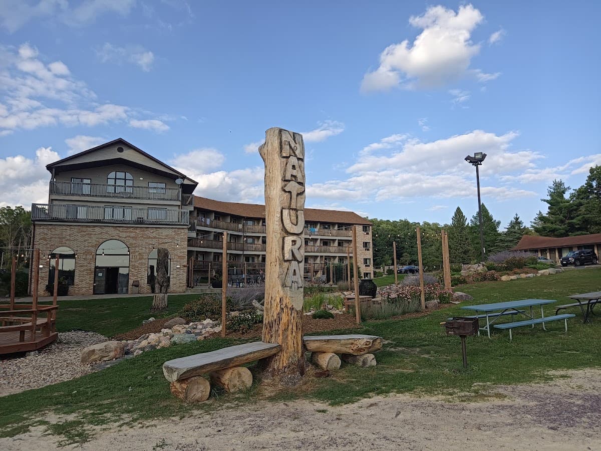 Aloha Beach Resort & Suites