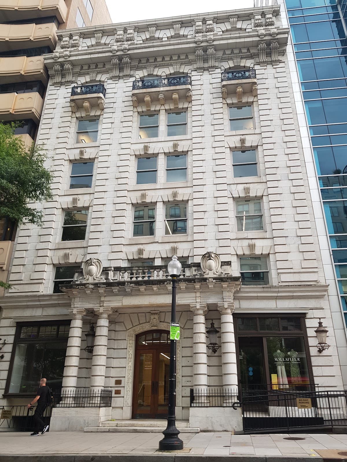 WOODWARD SUITES