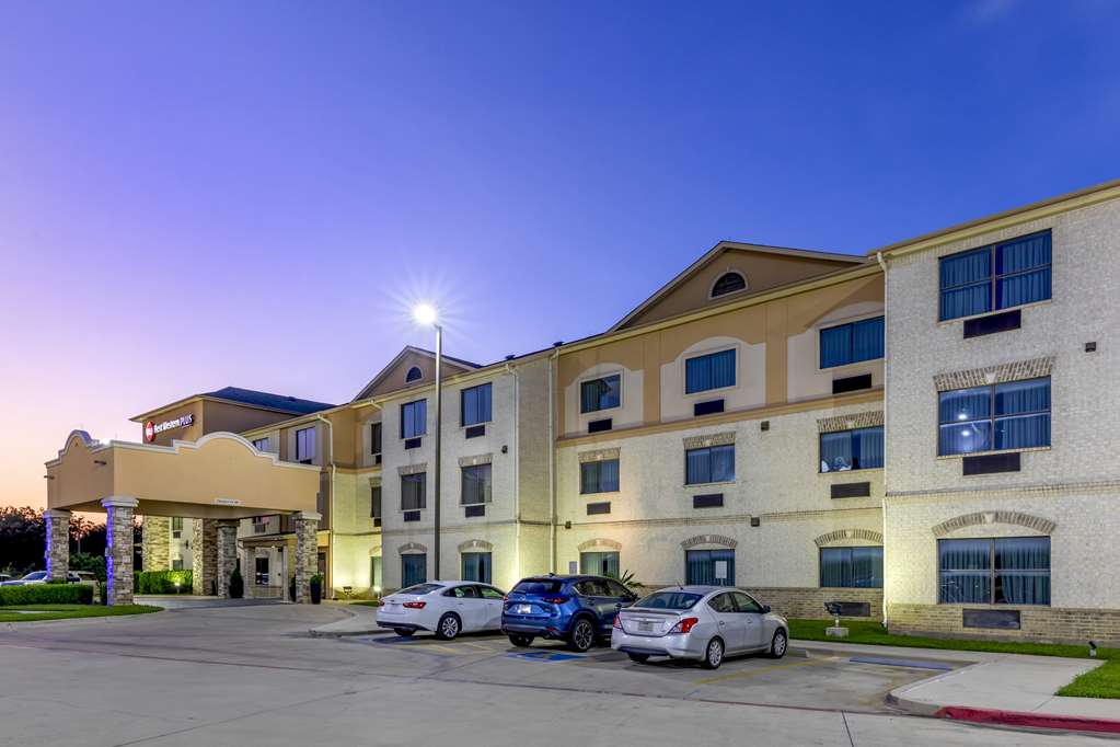 Best Western Plus Burleson Inn & Suites