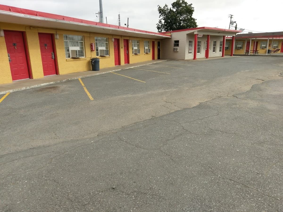 Deluxe Inn