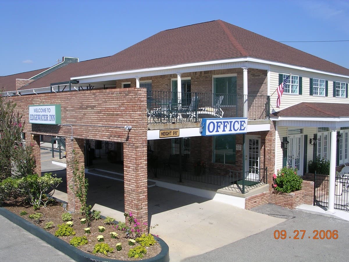 Edgewater Inn