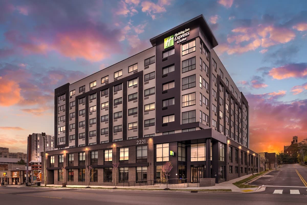 Holiday Inn Express and Suites Nashville West End Univ Area, an IHG Hotel