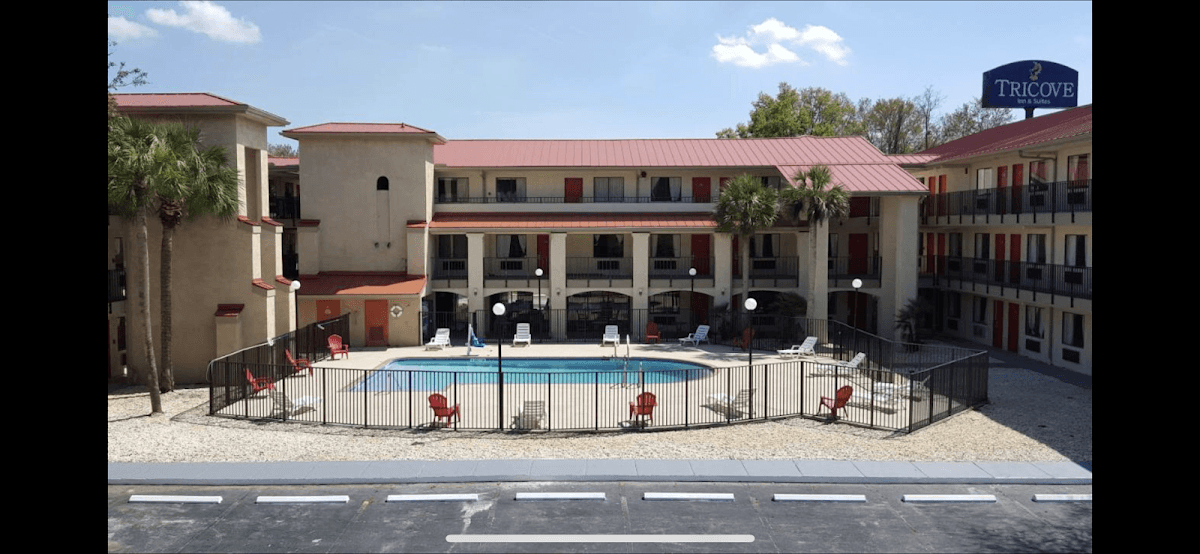 Tricove Inn & Suites