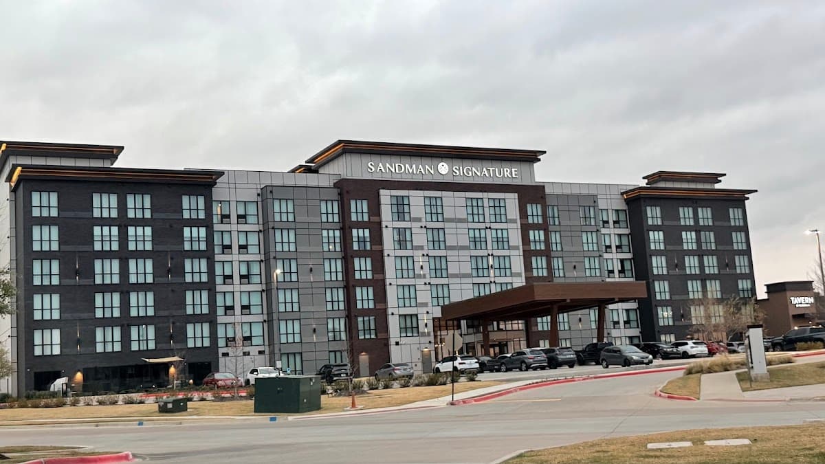 Sandman Signature Dallas-Las Colinas Hotel & Suites