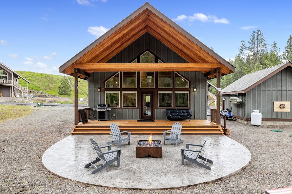 Snowshoe Inn
