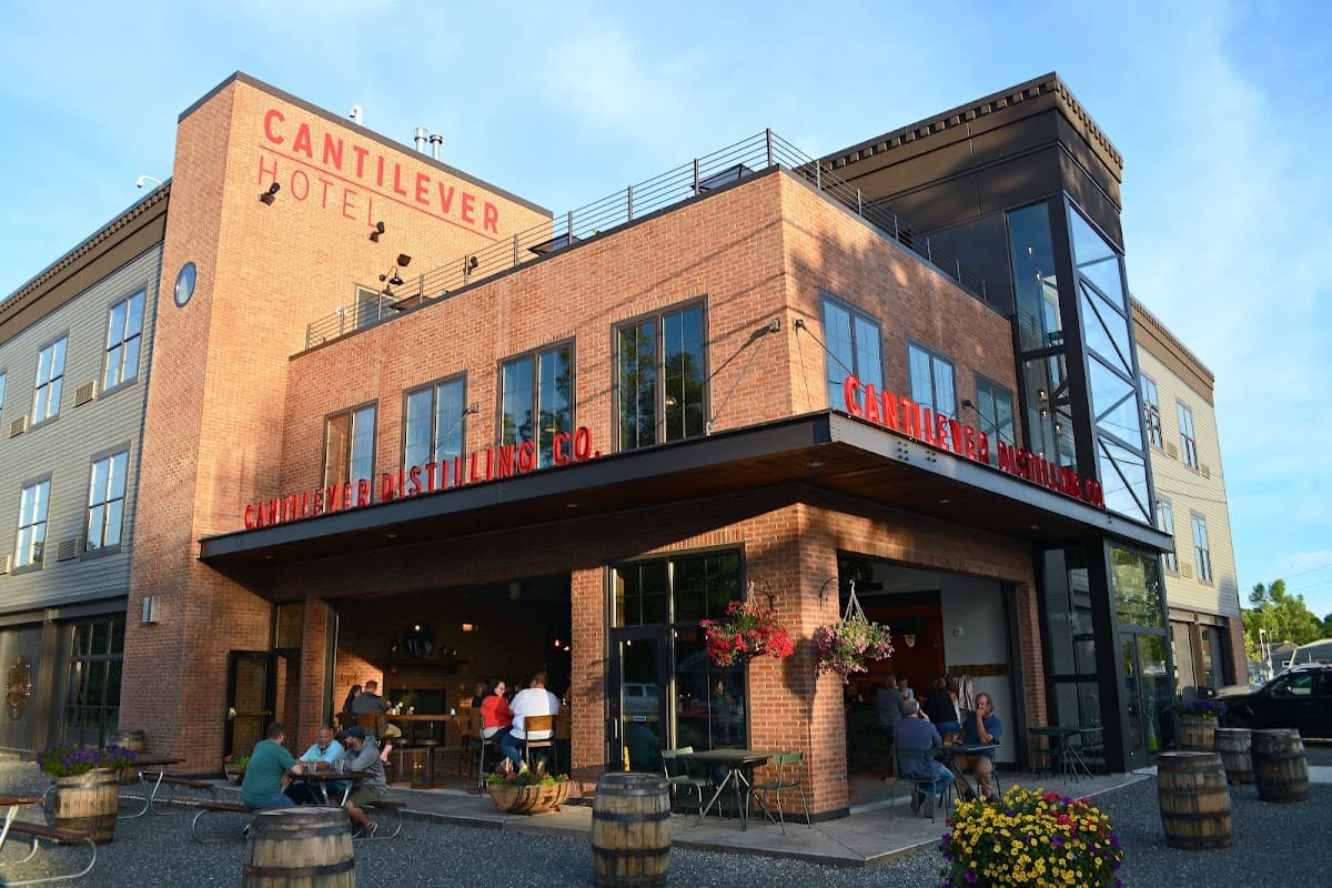 Cantilever Distillery + Restaurant, Cocktails & Tastings