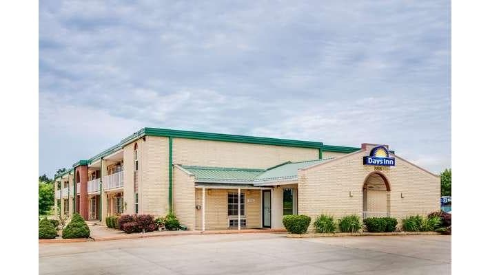 Days Inn by Wyndham Monett