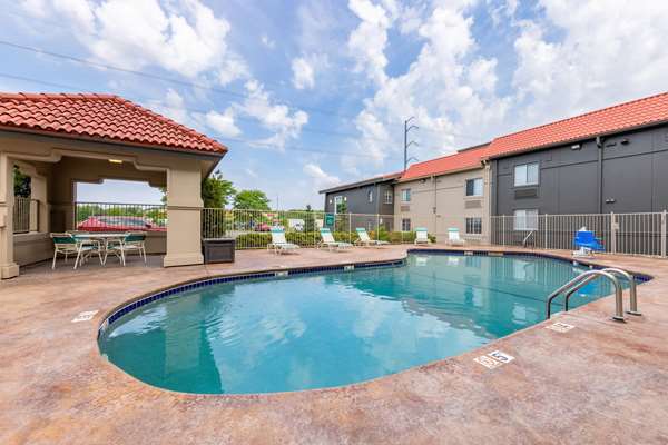 La Quinta Inn by Wyndham Kansas City Lenexa