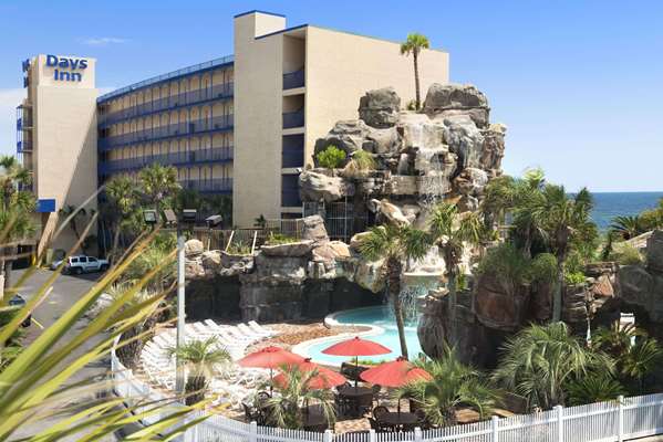 Days Inn by Wyndham Panama City Beach/Beachfront Resort