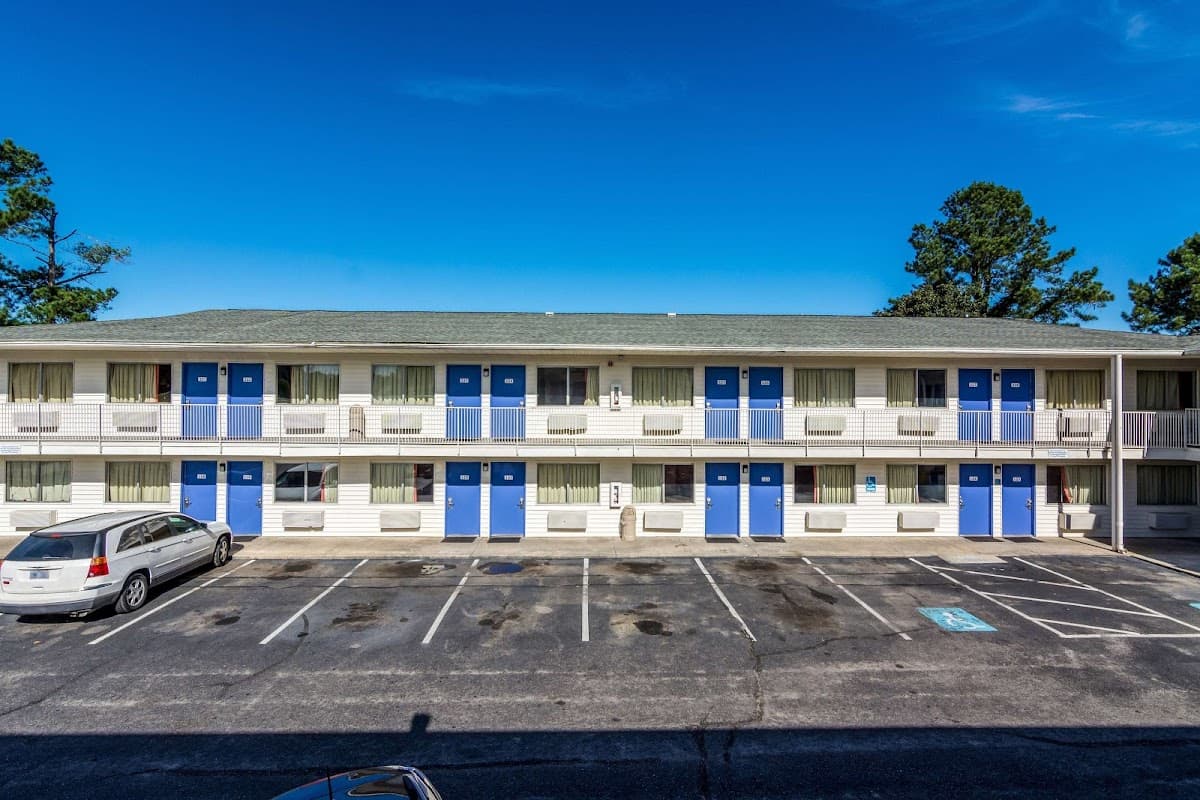 Motel 6 Lumberton, NC