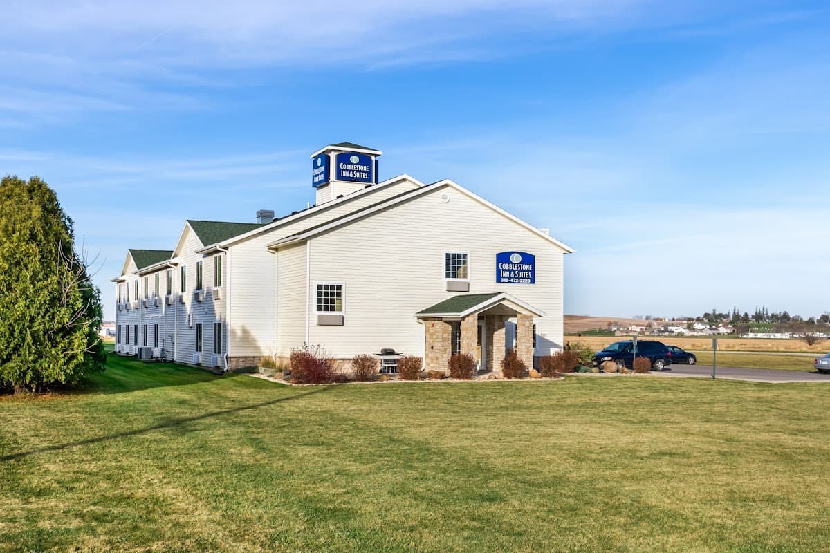Cobblestone Inn & Suites - Vinton, IA