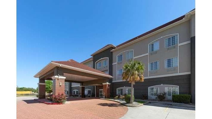 La Quinta Inn & Suites by Wyndham Deer Park