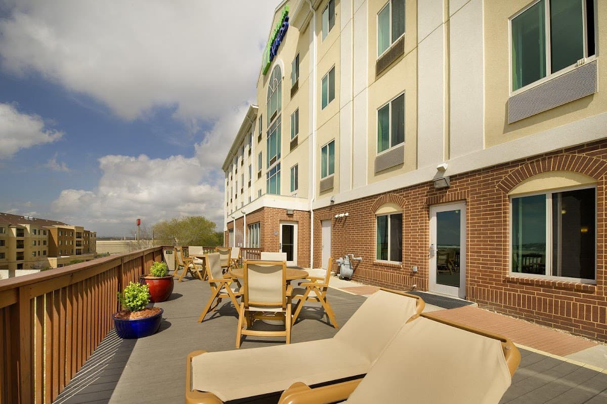 Holiday Inn Express & Suites San Antonio West-Seaworld Area by IHG