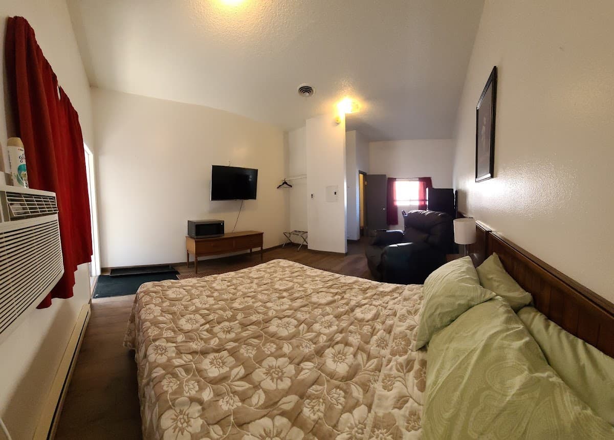 4 rooms on the corner